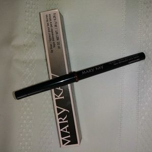 Mary Kay lip liner NWT
